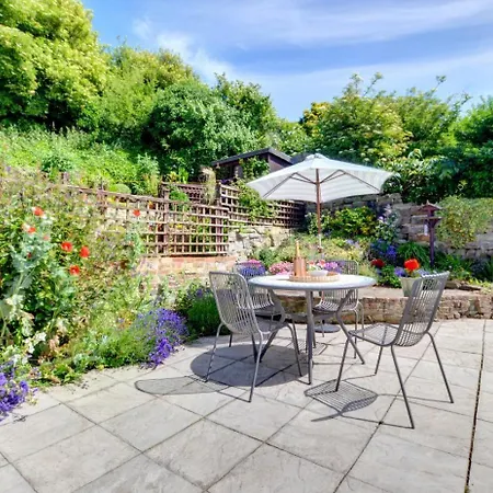 2 Bed In Oc-w069 * Whitby